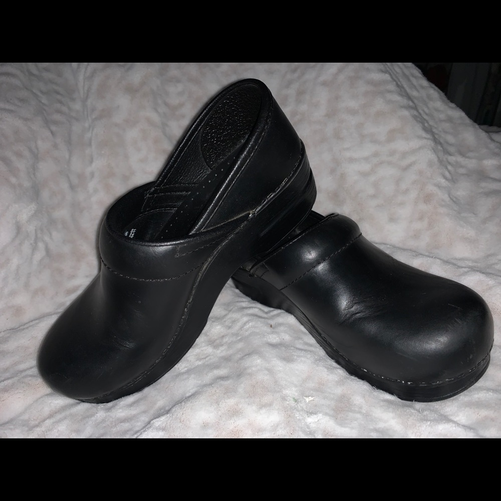 Black Danskos